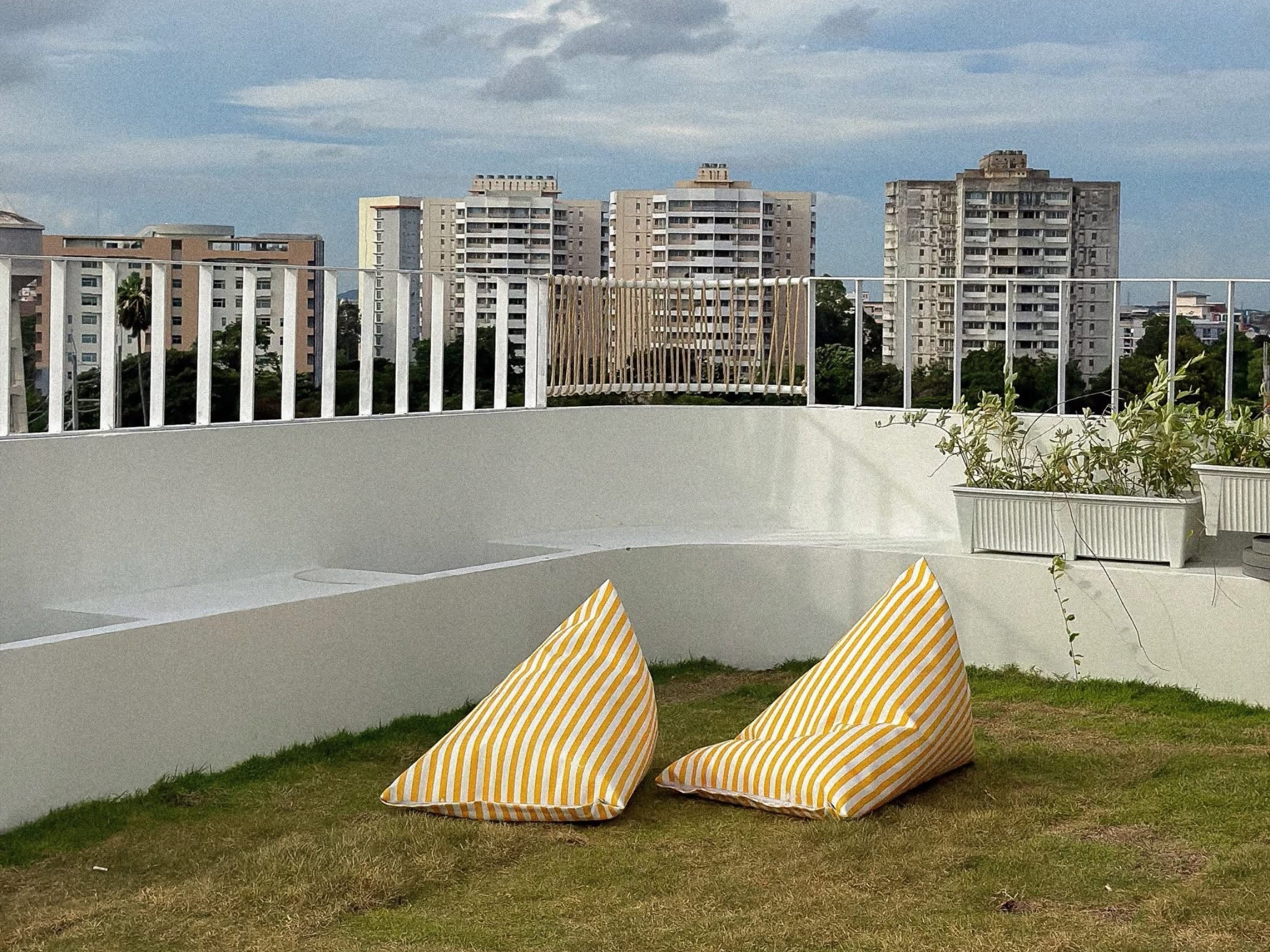 Casa Malibu rooftop lawn with beanbags